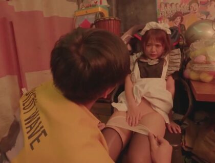 Gái xinh bị đồng nghiệp phát hiện bí mật làm gái gọi và bị cưỡng bức mỗi đêm