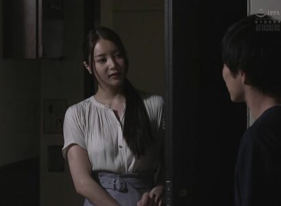 Gái xinh khiêu gợi làm cậu hàng xóm điên đảo trước màn trình diễn cực phê