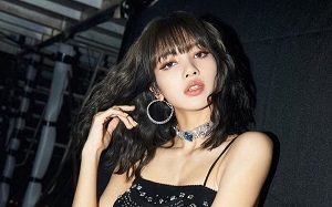 Lisa Black Pink lần thứ 3 bị lộ clip mặn nồng với trai lạ