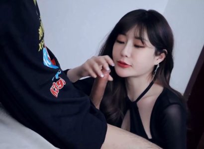Lợi dụng em trai đang mải mê, chị chồng quyến rũ anh dâu