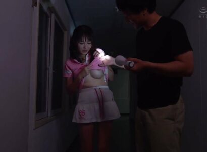 Nữ huấn luyện viên đội bóng đá làm tình tập thể với đồng nghiệp