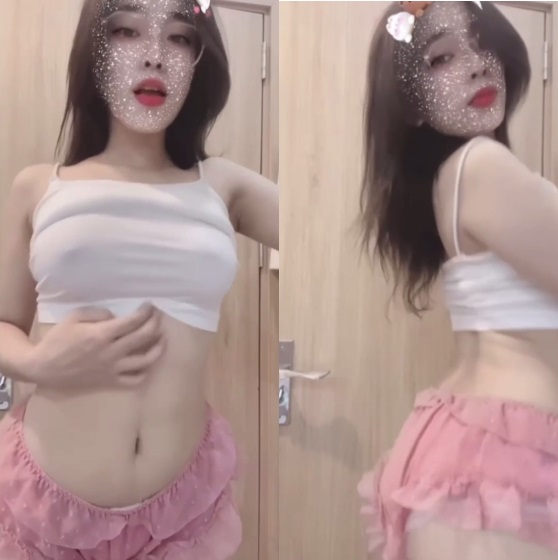 Thủy Tạ háo hức chờ đợi buổi gặp gỡ thân mật với bạn bè vào cuối tuần
